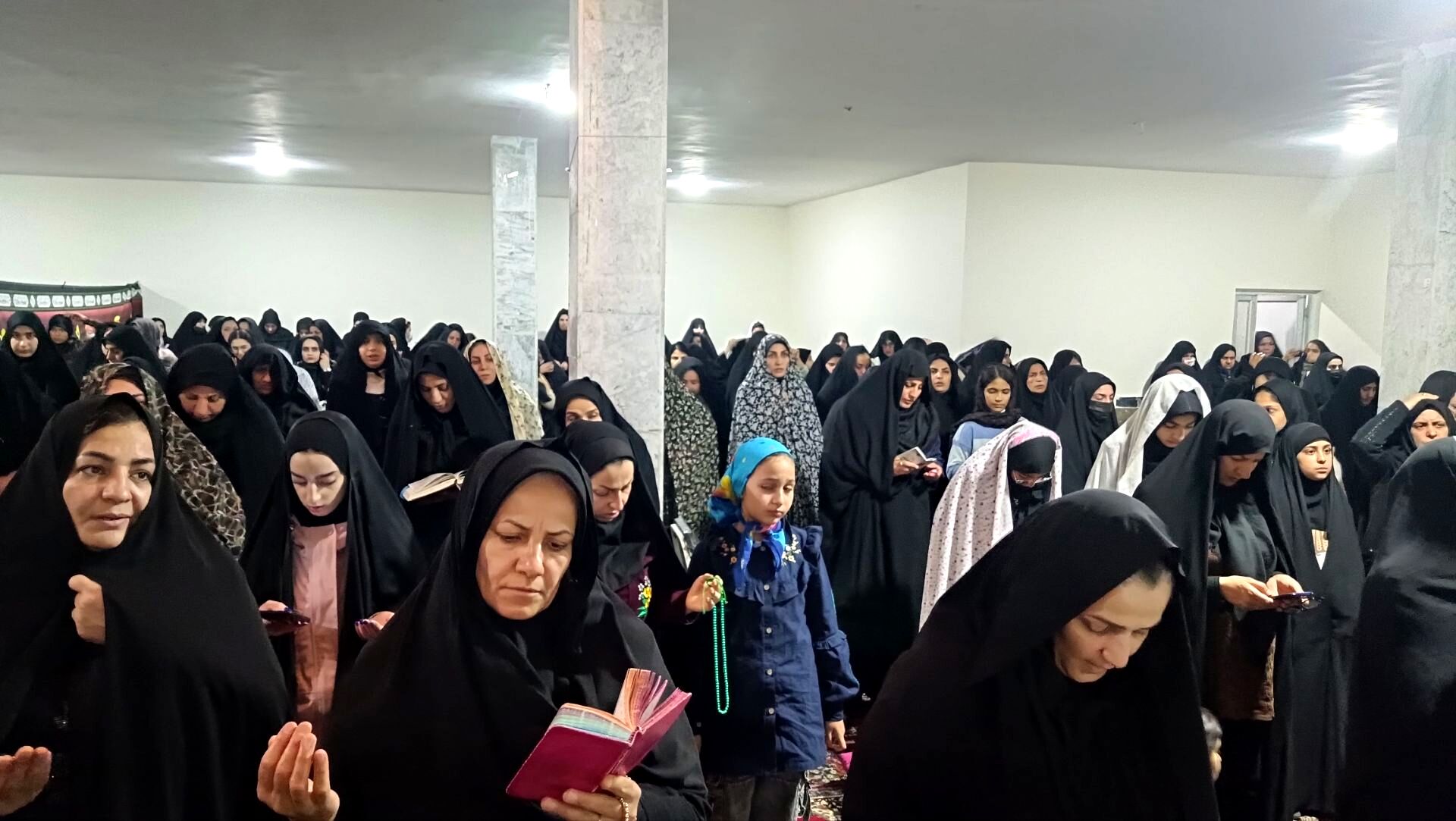 چلیچه در شب قدر غرق نور و نیایش شد