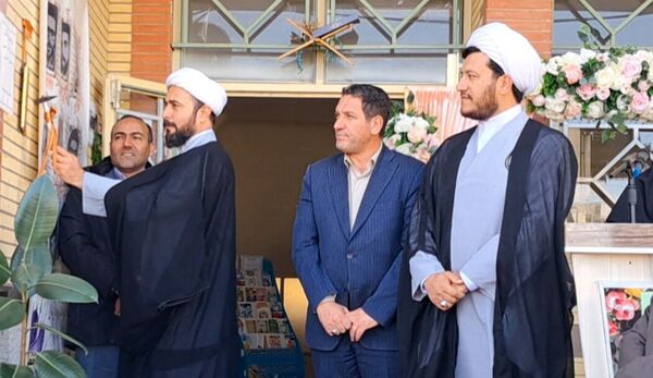 آغاز سال تحصیلی با گرامیداشت یاد و خاطره شهیدان در مدرسه فاطمیه شهرستان چاراویماق 