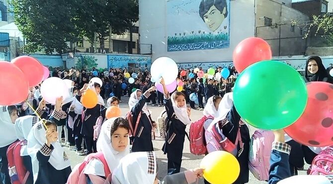 جشن شکوفه ها در مدرسه عادل سرائی