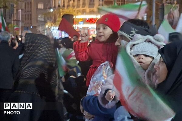 تجمع مردمی در راستای بیعت با رهبر جدید و تقویت جبهه حق در میدان نماز شهرری