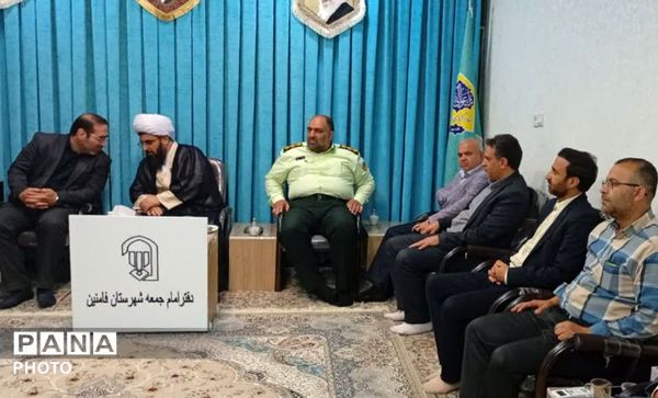دیدار مسئولان و فعالان فرهنگی فامنین با امام‌جمعه 