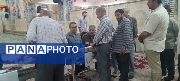 حضور پرشور مردم‌کرج پای‌صندوق‌های رای‌گیری  