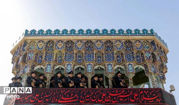 حرم امام رضا(ع) سیاه پوش عزای حسین‌(ع) شد