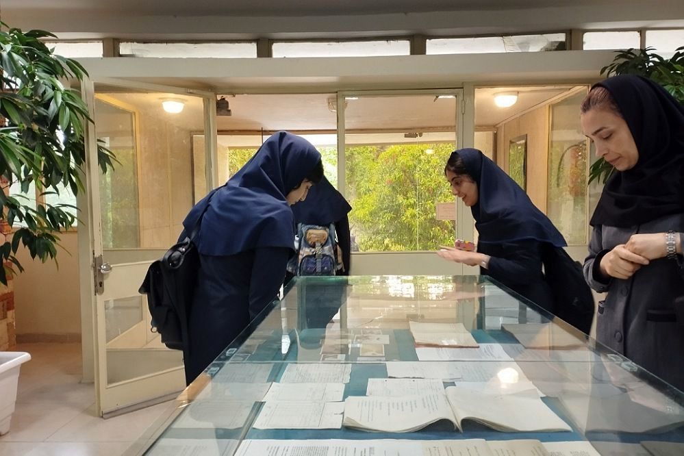 بازدید دانش‌آموزان ناحیه 2 بهارستان از کارخانه سرم‌سازی رازی