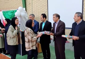 درخشش نخبگان دارالفنون رزن در آیین شور و نور