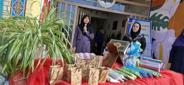 تجلیل از دانش آموزان برتر دبیرستان تاجیک بهارستان‌۲