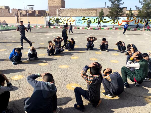 مانور زلزله در دبستان شهید پسندیده فدافن  