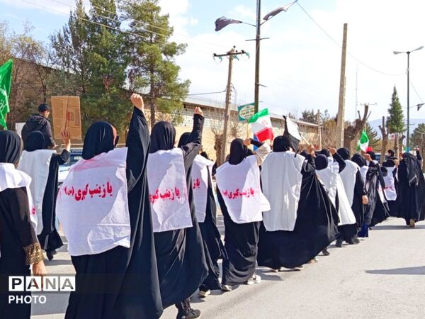 همایش بانوان کفن‌پوش لردگانی؛ جلوه‌ای از وفاداری و بیعت با امام امت