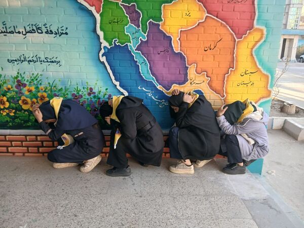  مانور زلزله در مدرسه سمانه ناحیه یک 