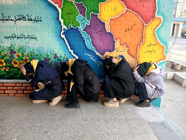  مانور زلزله در مدرسه سمانه ناحیه یک 