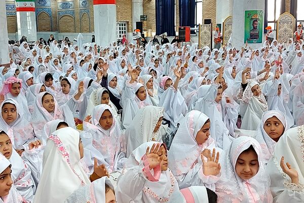 جشن تکلیف دانش‌آموزان دختر منطقه کهریزک 