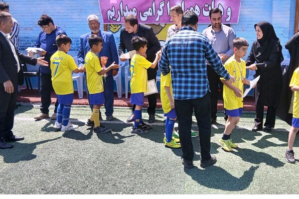 مسابقات مینی فوتبال دانش‌آموزان دوره اول ودوم ابتدایی در بهارستان‌۲
