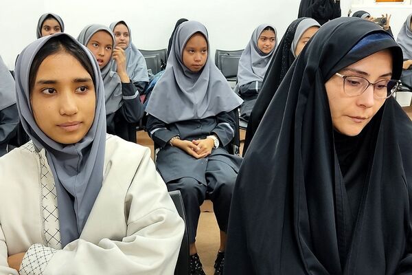بزرگداشت «مادران چشم به راه»باحضور دانش‌آموزان دبیرستان دخترانه معرفت کهریزک