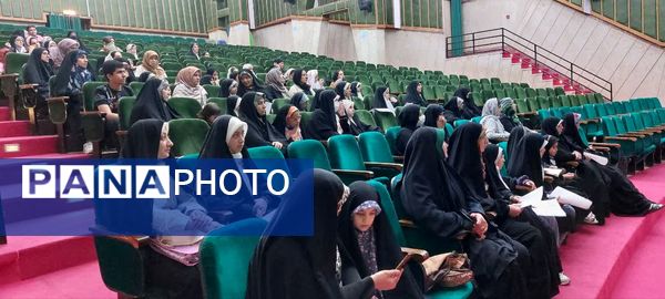 مسابقه حفظ ۱۴ سوره قرآن کریم ویژه سالروز ارتحال امام خمینی(ره) در منطقه ۱۰