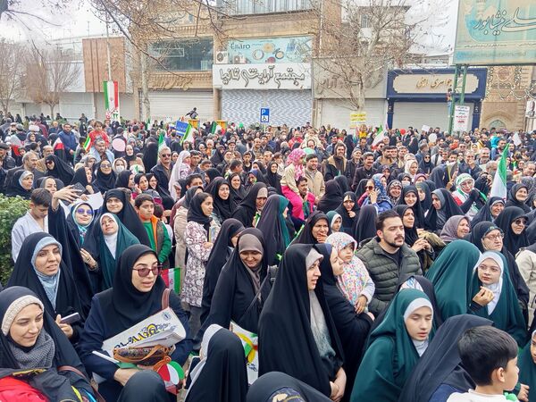 حضور پرشور مردم نیشابور در راهپیمایی ۲۲ بهمن