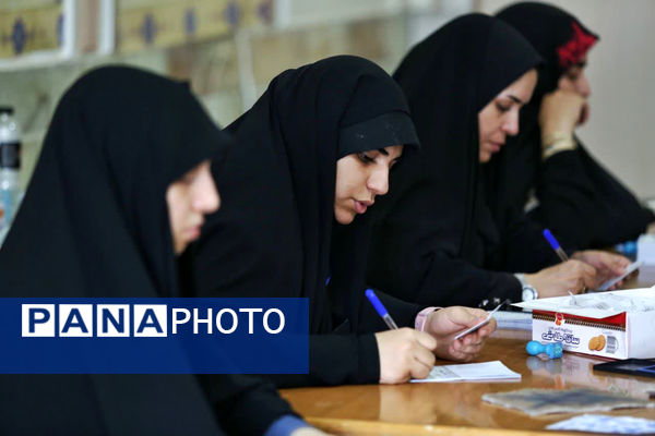 حضور کودکان به همراه والدین در شعبه‌های اخذ رأی