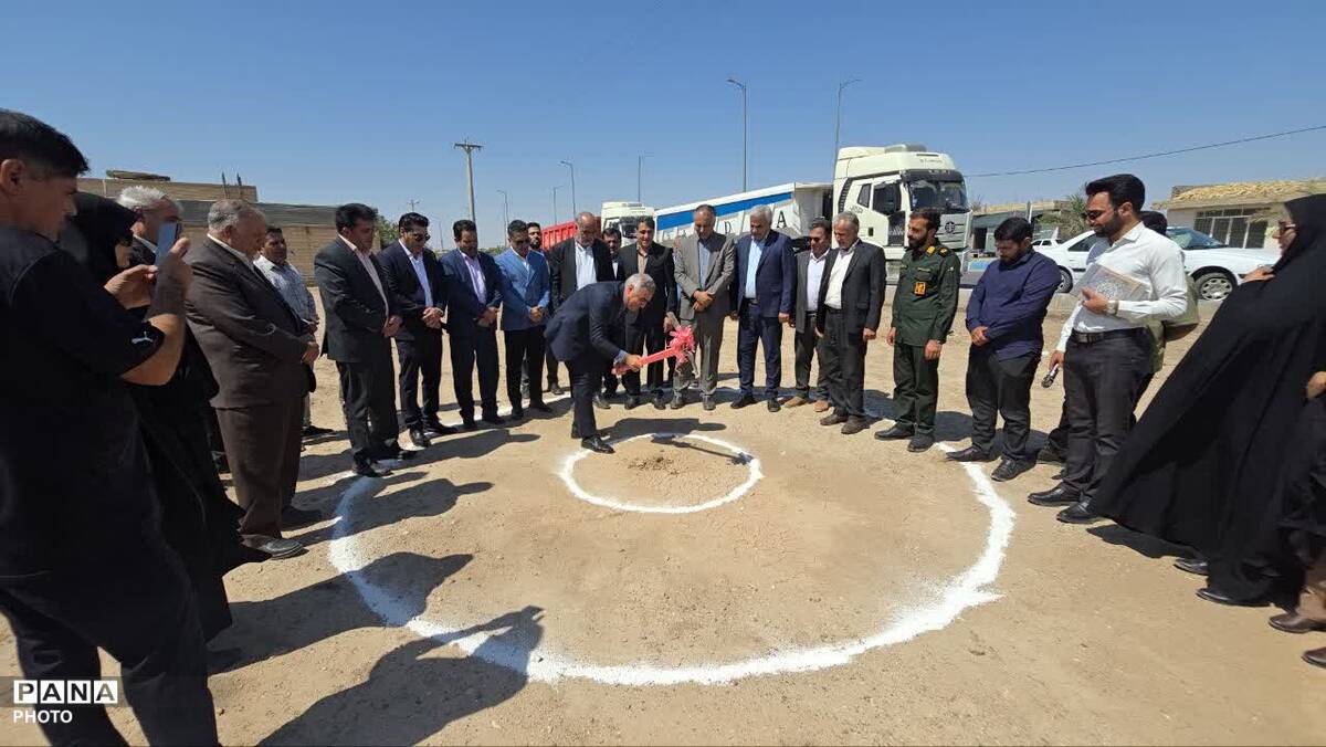  آیین کلنگ‌زنی مدرسه ۶ کلاسه وحشی بافقی در بافق