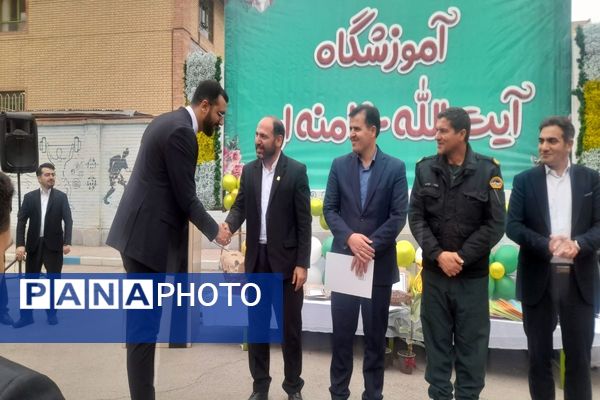 طنین شادی نیمه شعبان در مدرسه آیت الله خامنه ای پیشوا؛ تجلیل از مقام معلم و اجرای برنامه های شاد