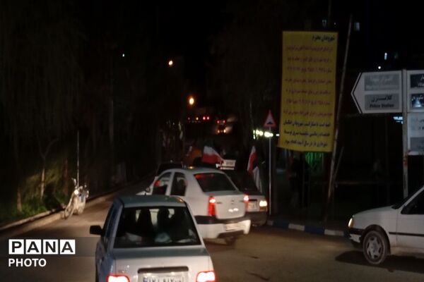 حضور پرشور مردم در کاروان خودرویی از بلوار حسینیه شهدا تا گلزار شهدای شهر بار