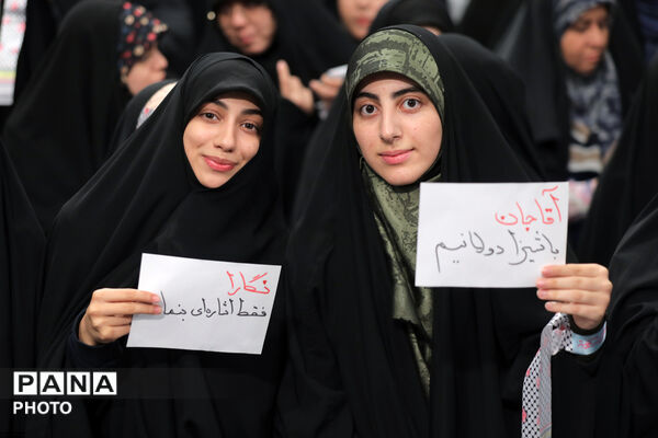 لحظه‌های ماندگار دیدار دانش‌آموزان با رهبر شهید انقلاب