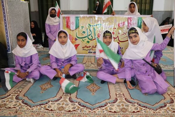 هم‌زمان با عطر فاطمی، فریاد استکبارستیزی در قلعه‌گنج طنین‌انداز شد