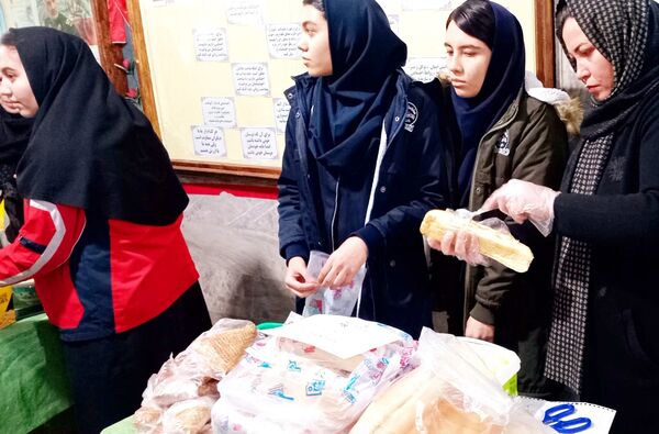 نمایشگاه هفته هنرهای مدرسه (ماها) در دبیرستان سمیه بجنورد
