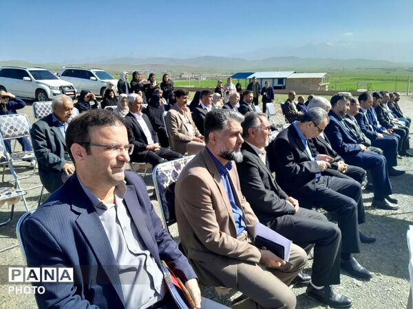 کلنگ‌زنی واحد سورت و بسته‌بندی گردوی تویسرکان با حضور مسئولان استانی و شهرستانی