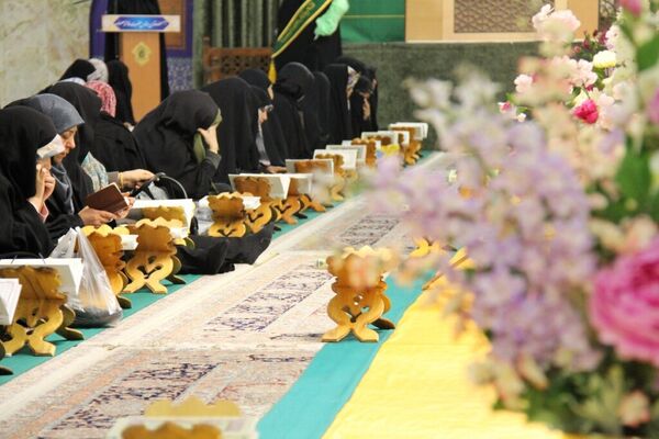 ترتیل‌خوانی بانوان در حرم حضرت معصومه(س)
