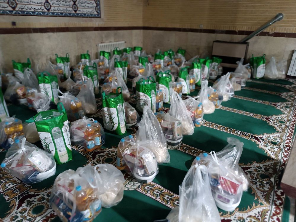 اهدای بسته‌های معیشتی به نیازمندان در ناحیه ۲ کرج