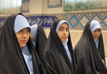 یادواره‌ی شهدا در دبیرستان شاهد شهدای اقتدار شهرستان ملارد 
