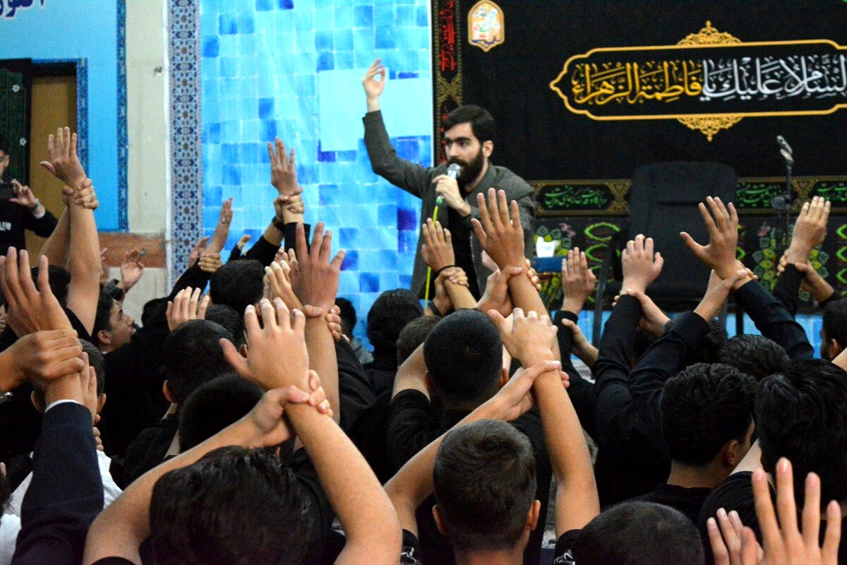 هم‌نوایی دانش‌آموزان مدرسه شهدای علم و فناوری در سوگ حضرت زهرا(س)