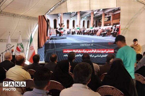 کاشت نهال زیتون در بام قیامدشت