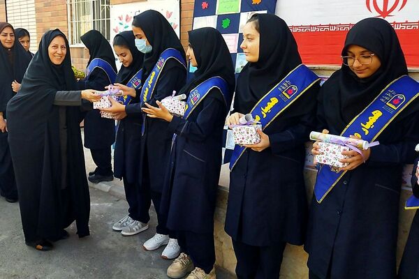 برگزاری انتخابات همیار مشاور در دبیرستان بانو عفت آهنگری ناحیه یک شهرری