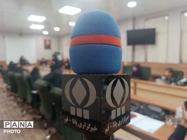 نشست صمیمی خبرنگاران پانا با مدیرکل آموزش و پرورش قم