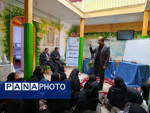  جلسه آموزش خانواده در دبیرستان نمونه اندیشه 