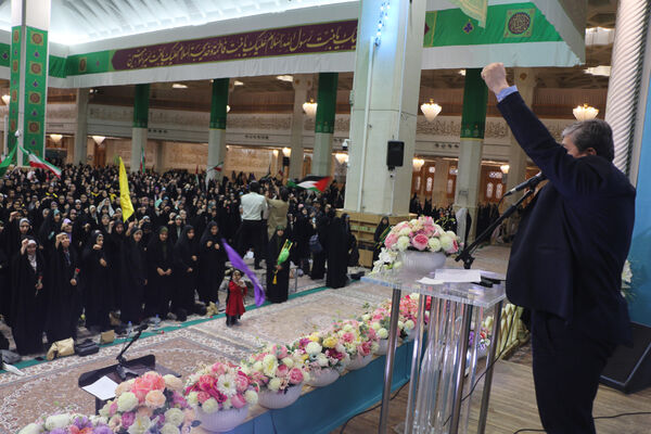 اجتماع عظیم دختران دانشجوی کشور در حرم حضرت معصومه(س)