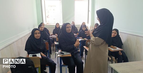 افتتاح کانون شهید سلیمانی و کلنگ‌زنی نمازخانه مدرسه معلم در اسدآباد