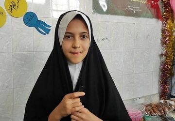 تبریک روز مادر دانش آموزان در جشن روز مادر در مدرسه شهید خاقانی شیروان