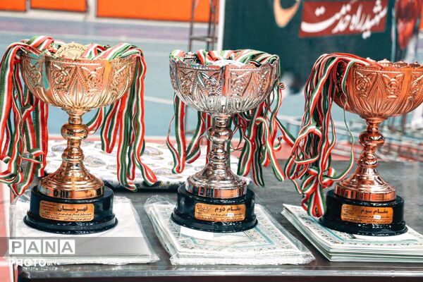 جشنواره والیبال خردسالان و نوجوانان تبریز با یاد «شهید راه خدمت»