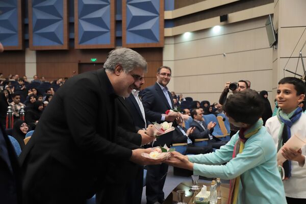 همایش بزرگ تجلیل از معلمان نمونه شهر تهران توسط وزیر آموزش و پرورش