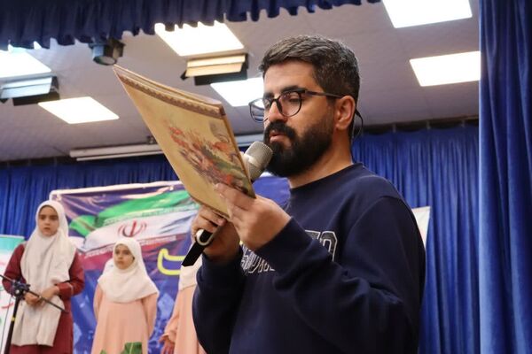 نوای سرودهای انقلابی در محمدشهر