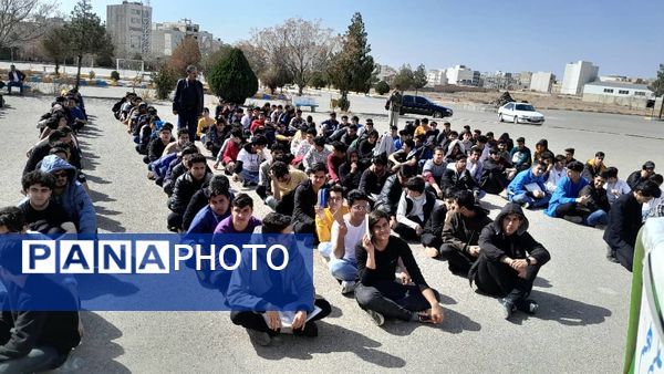 تقدیر از رتبه های برتر علمی-آموزشی، قرآنی، فرهنگی، ورزشی و هنری هنرستان شهید دیواندری سبزوار