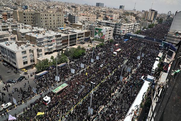 تشییع شهدای خدمت در تهران 