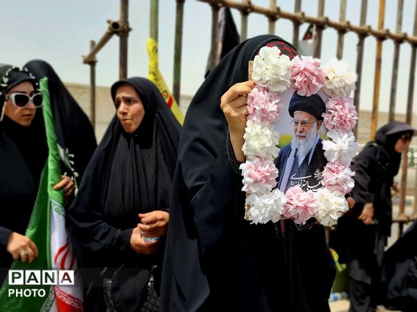 وداع پرشور نوجوانان با آقای شهید ایران 