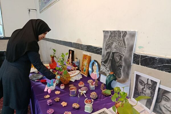  نمایشگاه فرهنگی و هنری دبیرستان عترت