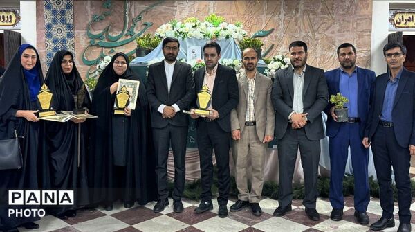تقدیر از معلمان برتر و بازنشستگان نمونه به مناسبت هفته معلم
