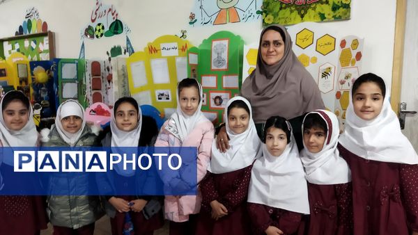 افتتاح نمایشگاه جابربن‌حیان در دبستان شهید احمدپور قائمشهر