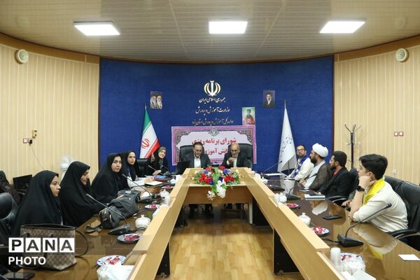 نشست شورای برنامه‌ریزی سازمان دانش‌آموزی استان یزد