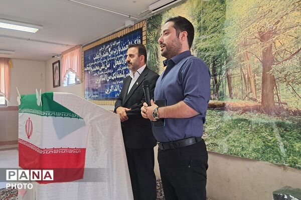 طرح «هر دانش‌آموز یک مهارت» با حضور کارآفرینان برتر شهرستان دماوند ، در دبیرستان احمد ابراهیمی