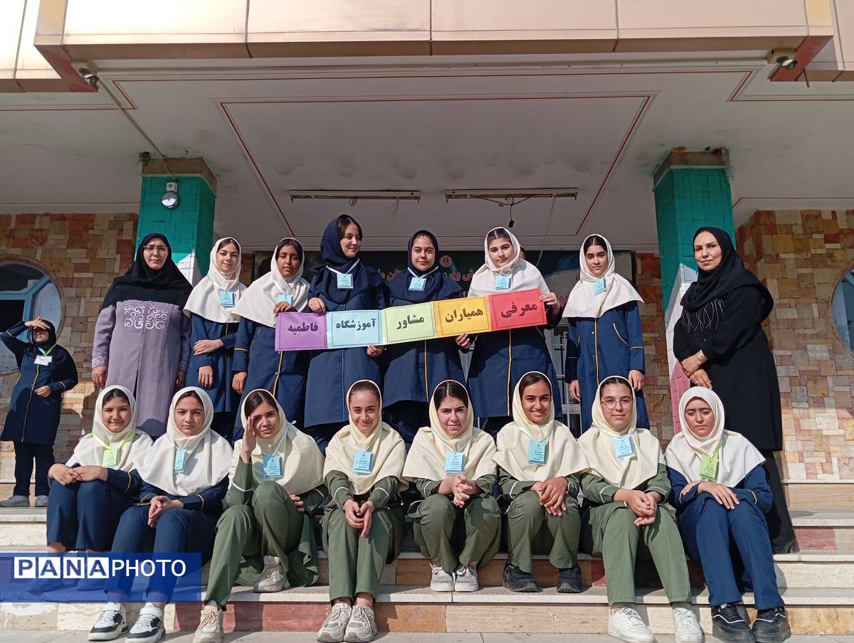 مراسم هفته‌ بهداشت‌روان و معرفی همیاران مشاور در دبیرستان فاطمیه شهرستان ملارد